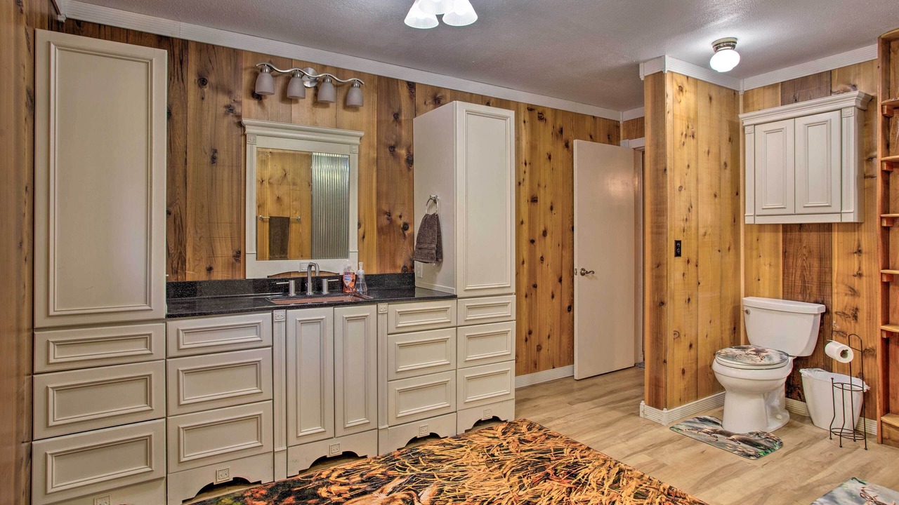 Photo of Bathroom in Custer County