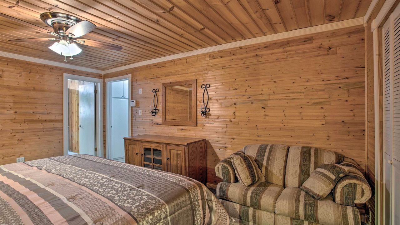 Photo of Bedroom in Custer County