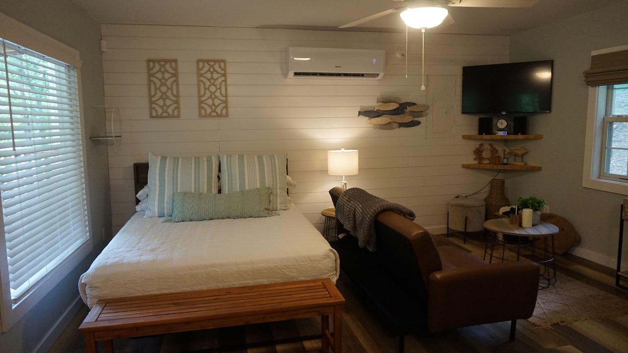 Photo of Bedroom in Smithville