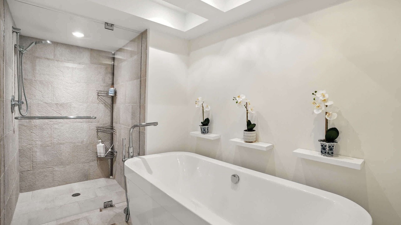Photo of Bathroom in Park Shore