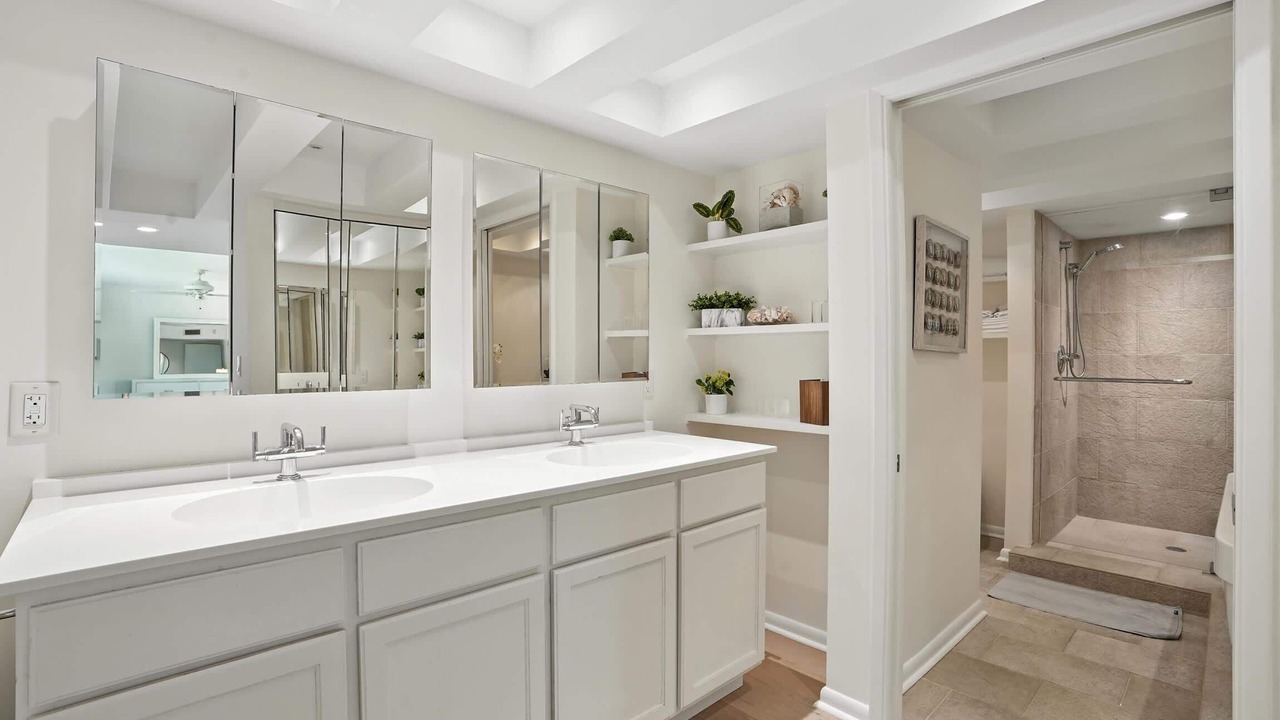 Photo of Bathroom in Park Shore