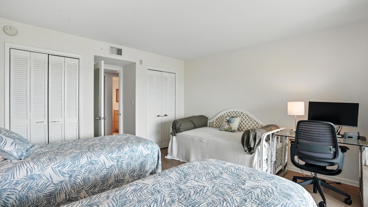 Photo of Bedroom in Park Shore