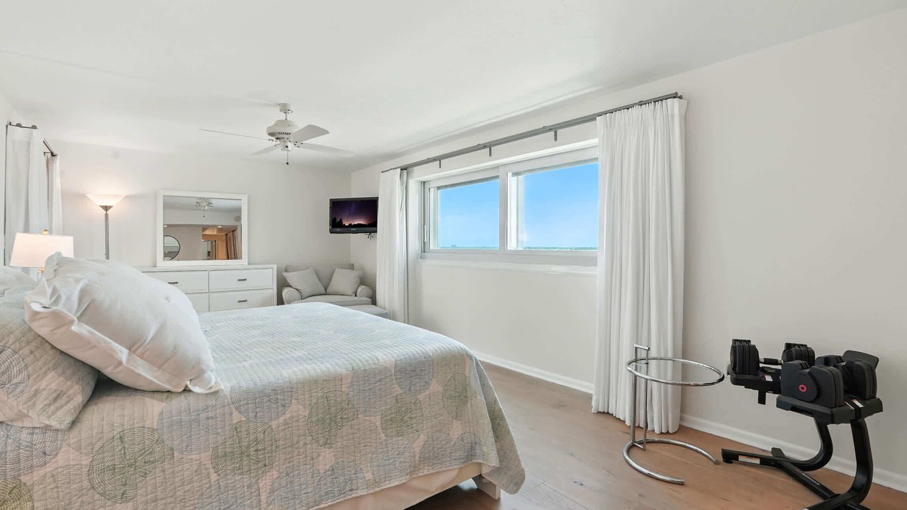 Photo of Bedroom in Park Shore