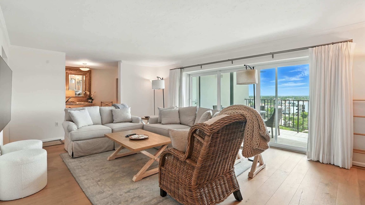 Photo of Livingroom in Park Shore
