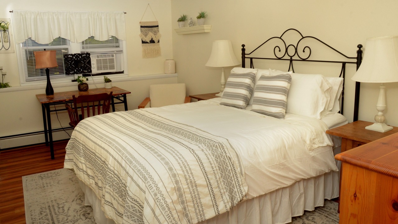 Photo of Bedroom in Roxbury