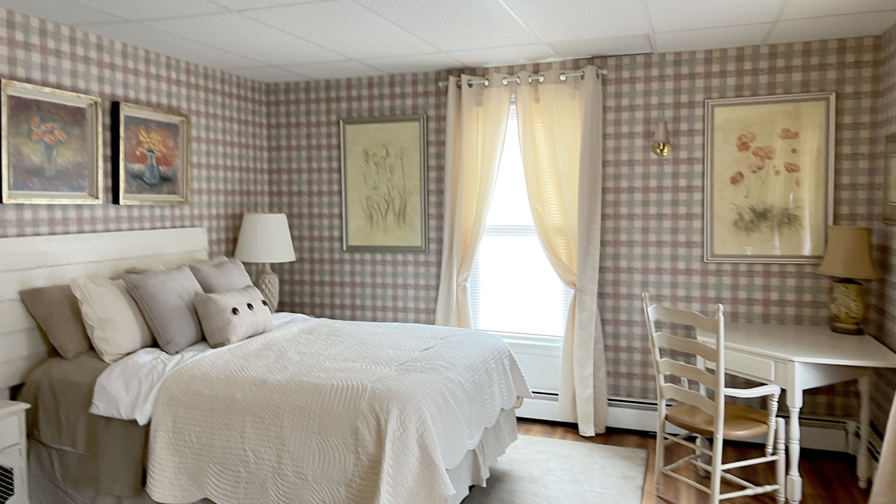 Photo of Bedroom in Roxbury