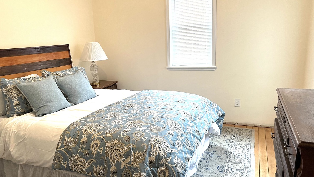 Photo of Bedroom in Roxbury