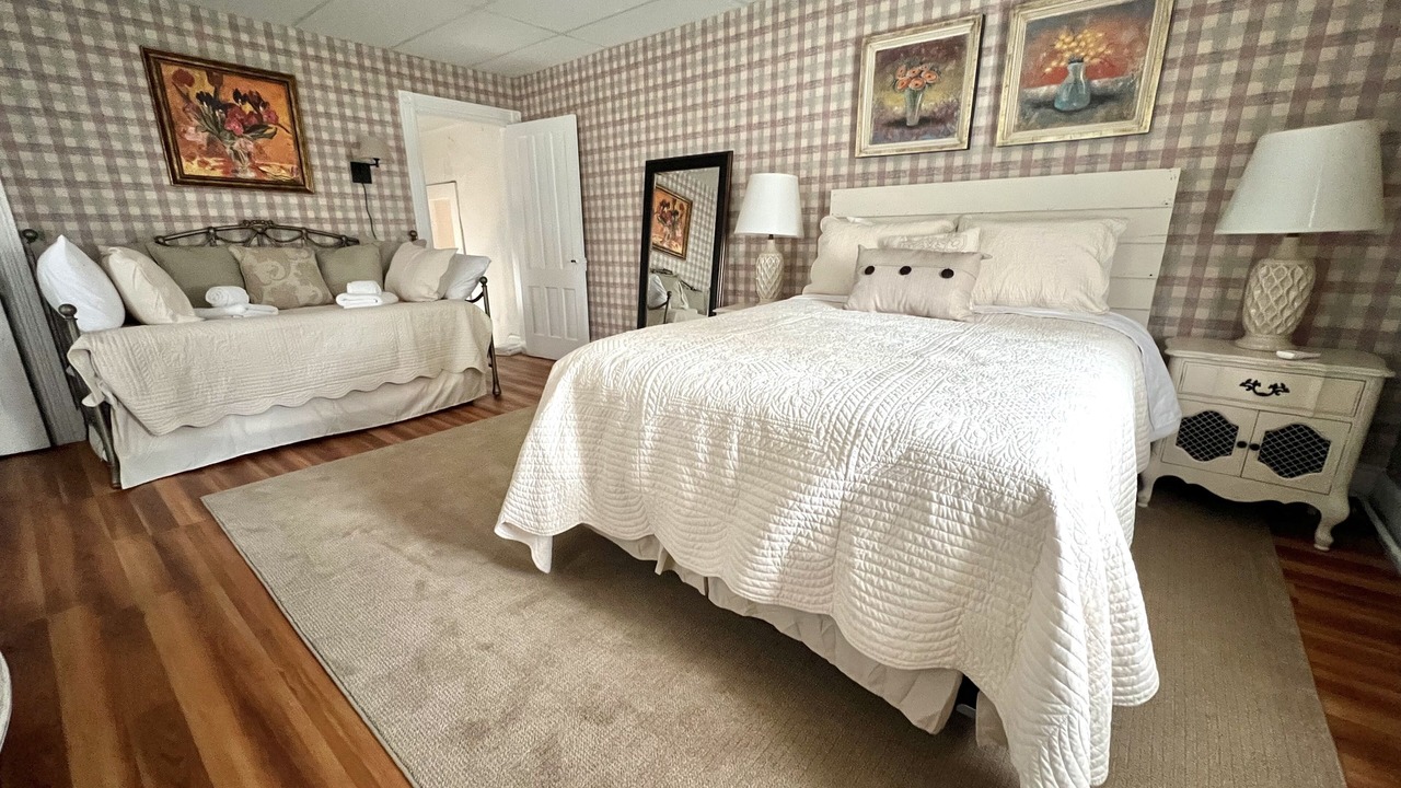 Photo of Bedroom in Roxbury