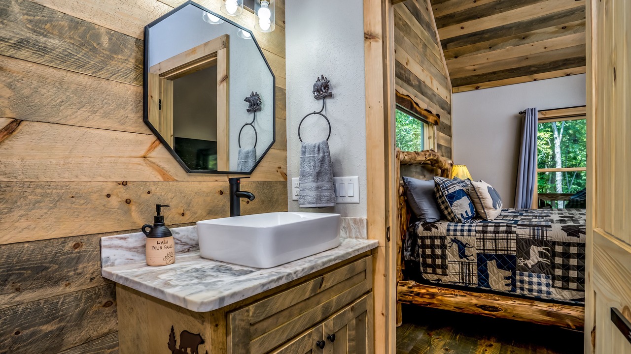 Photo of Bathroom in McCaysville
