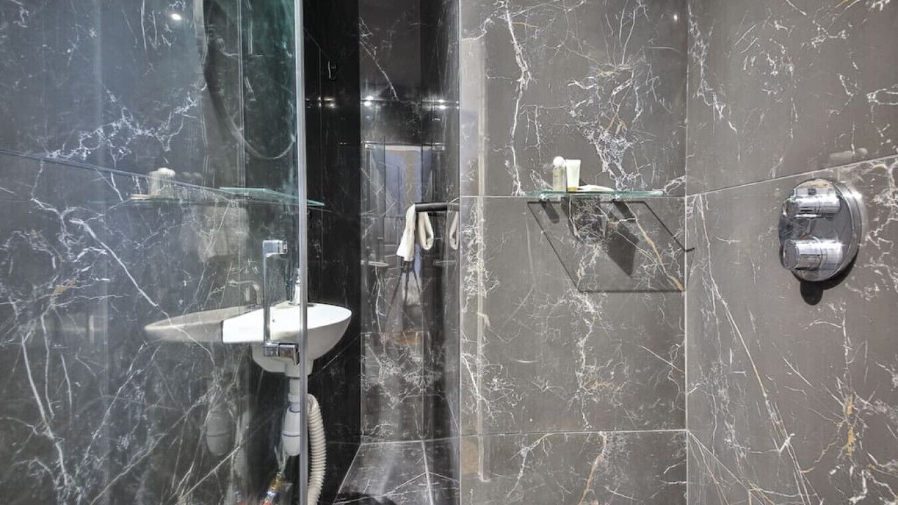 Photo of Bathroom in Quartier de la Plaine-de-Monceaux