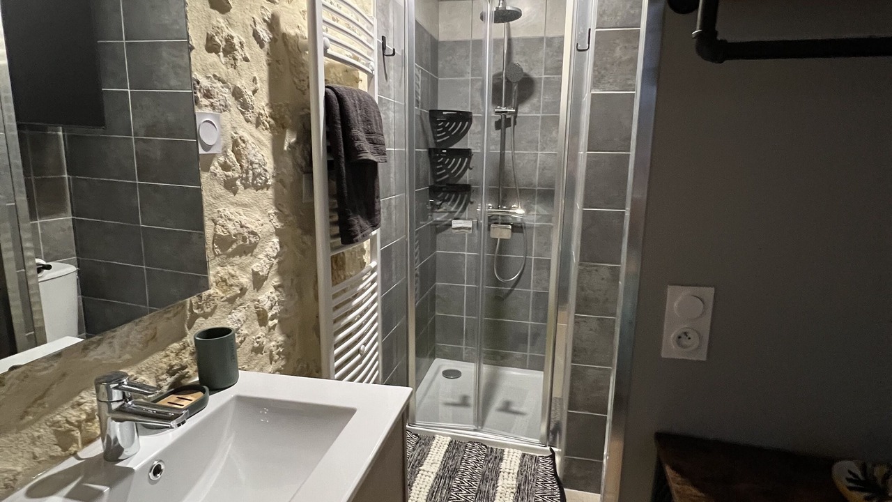 Photo of Bathroom in Lesparre-Medoc