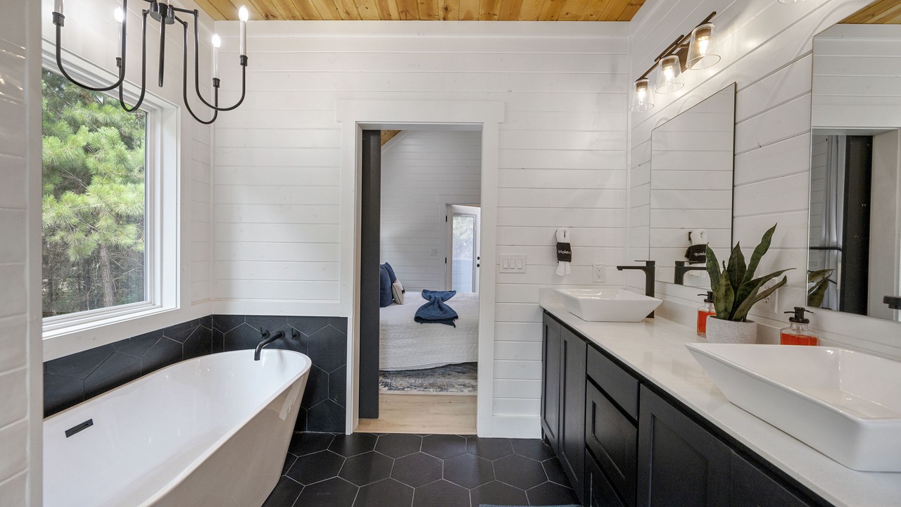 Photo of Bathroom in Broken Bow