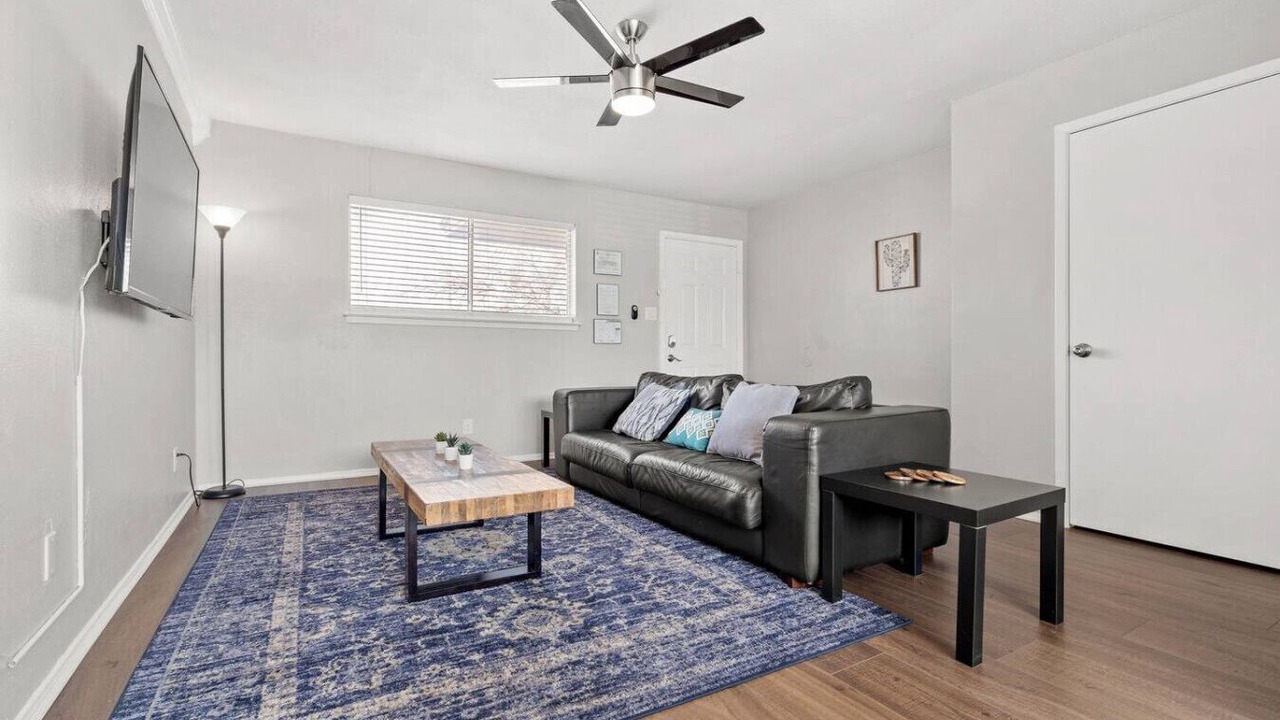 Photo of Livingroom in Central Arlington