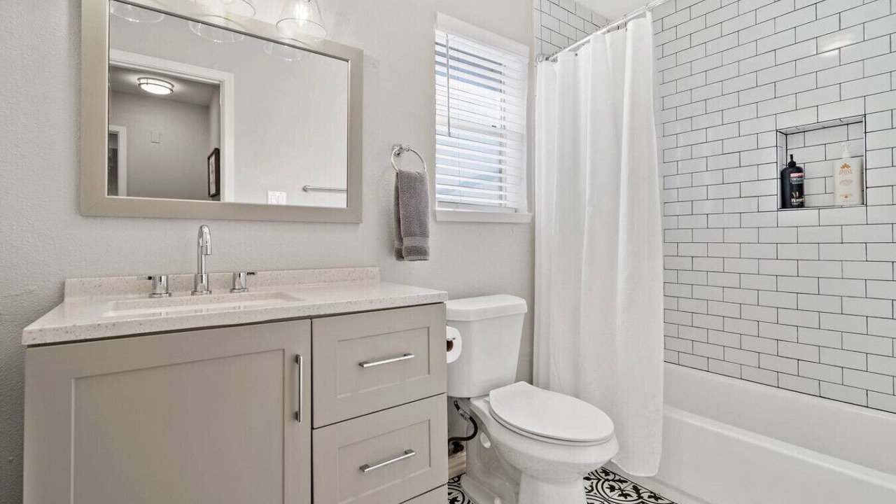 Photo of Bathroom in Central Arlington