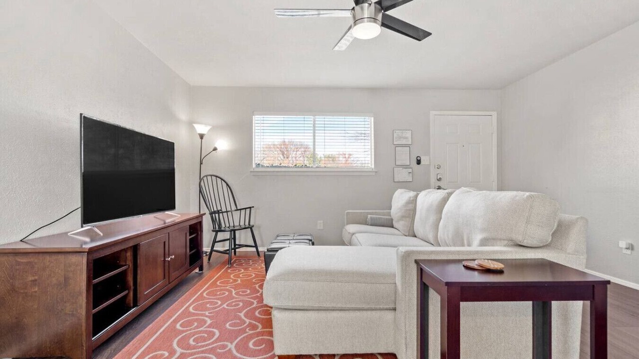 Photo of Livingroom in Central Arlington