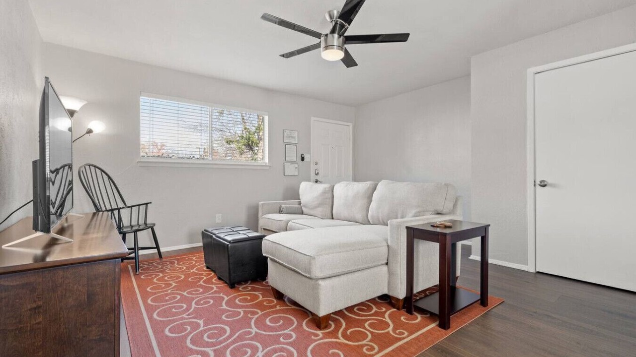 Photo of Livingroom in Central Arlington