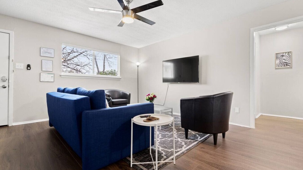 Photo of Livingroom in Central Arlington