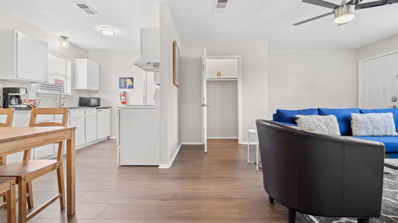 Photo of Livingroom in Central Arlington