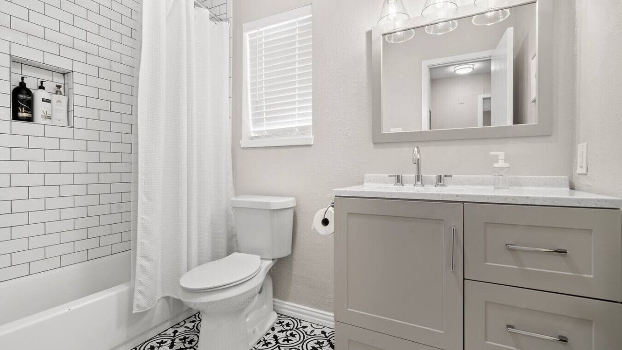 Photo of Bathroom in Central Arlington