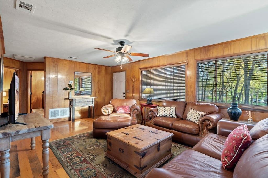 Photo of Livingroom in Gun Barrel City