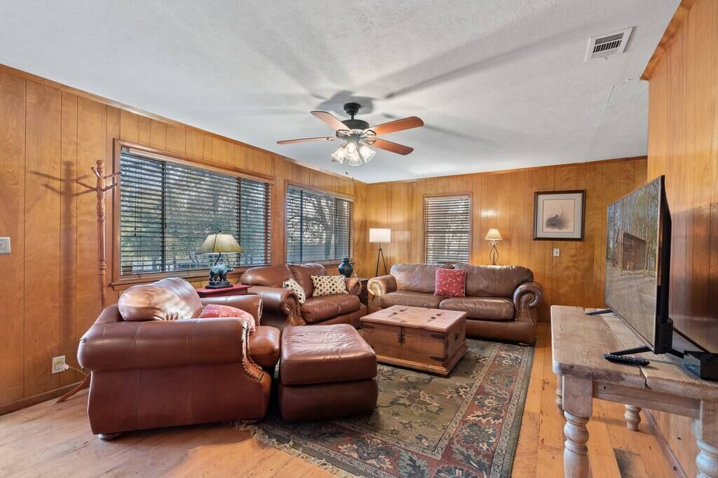 Photo of Livingroom in Gun Barrel City