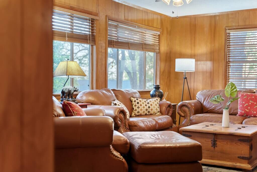 Photo of Livingroom in Gun Barrel City
