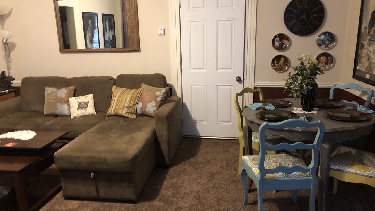 Photo of Livingroom in Kirksville