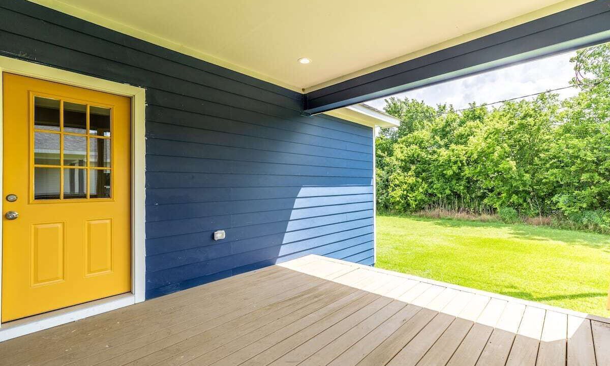 Photo of Patio Balcony in Lawndale/ Wayside
