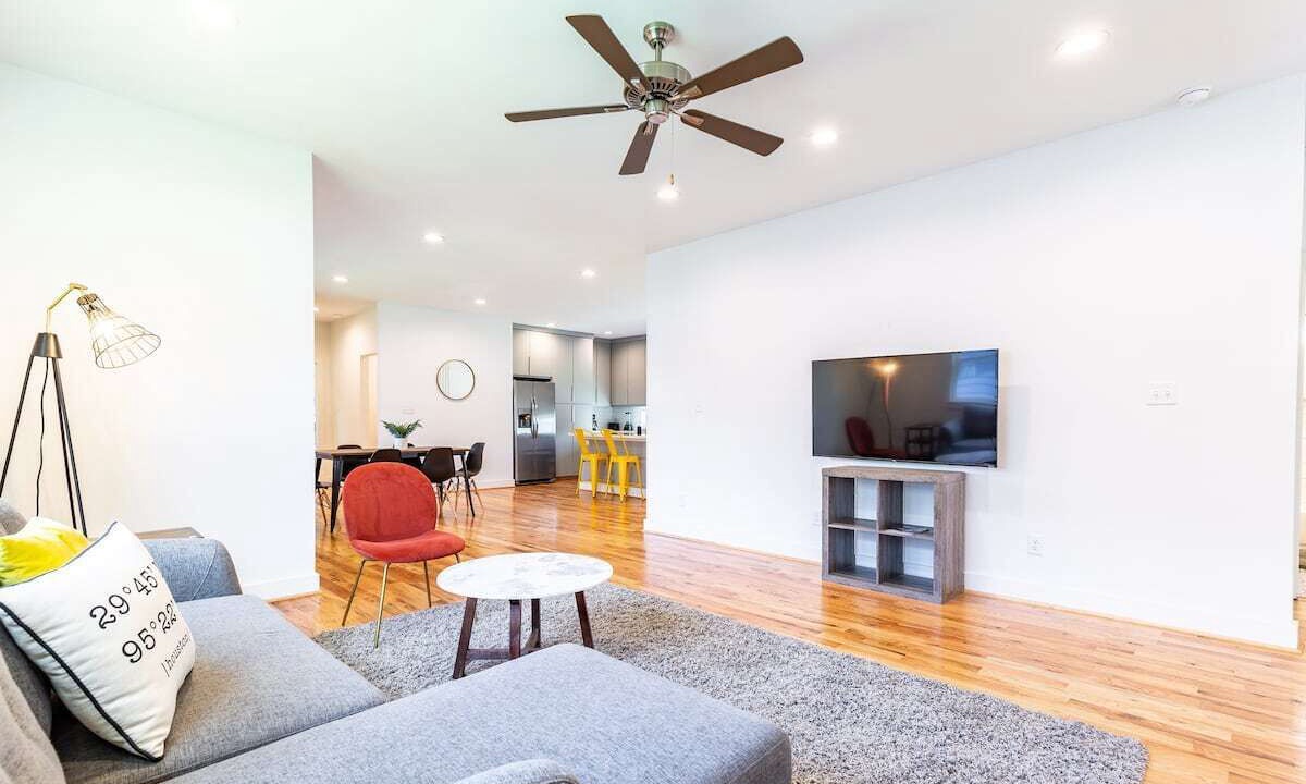 Photo of Livingroom in Lawndale/ Wayside