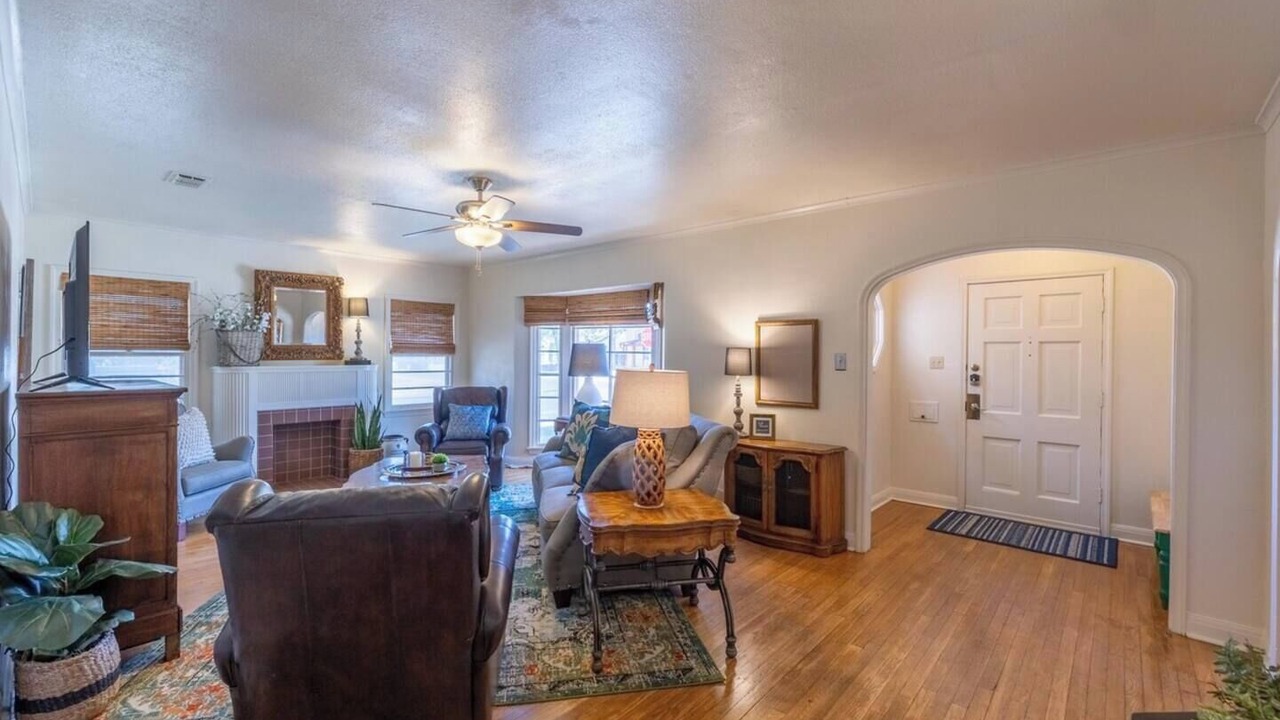 Photo of Livingroom in Tech Terrace