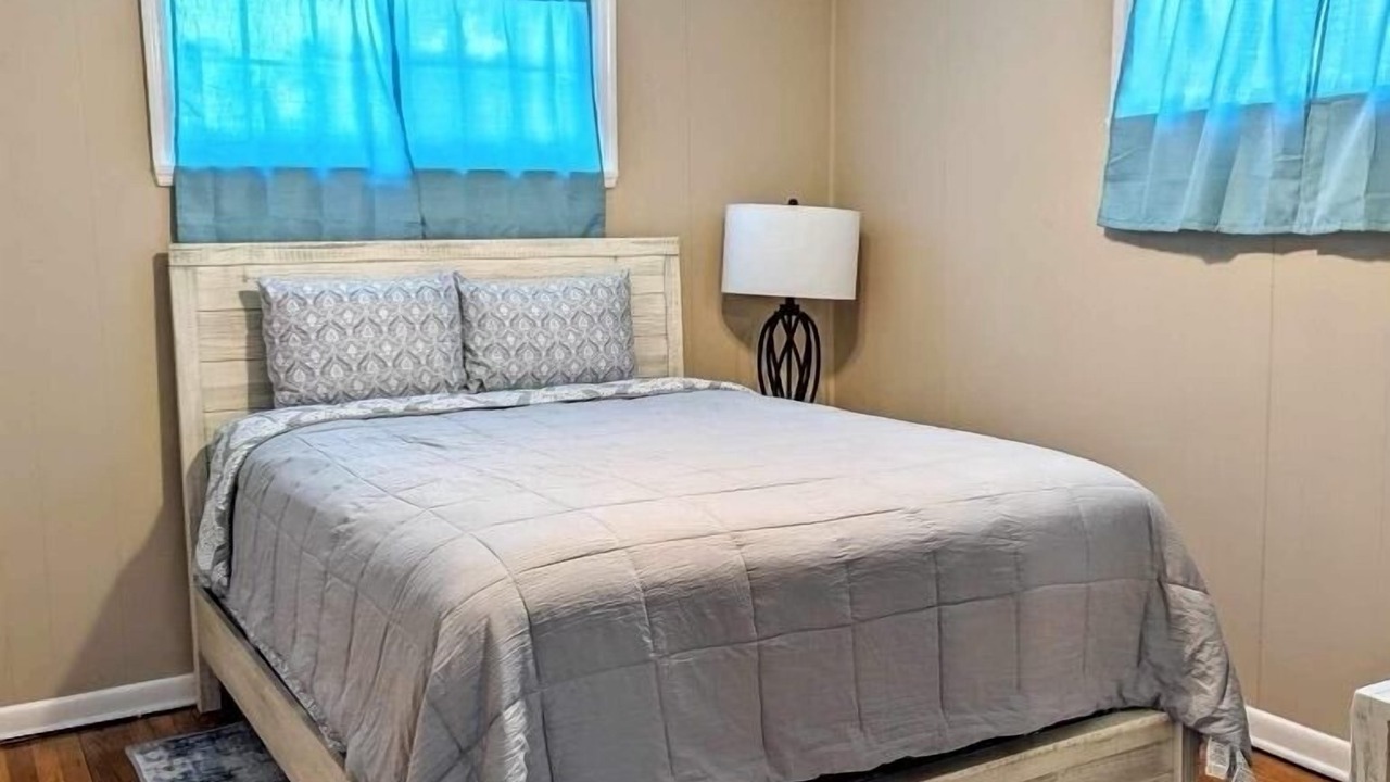 Photo of Bedroom in Oak Ridge
