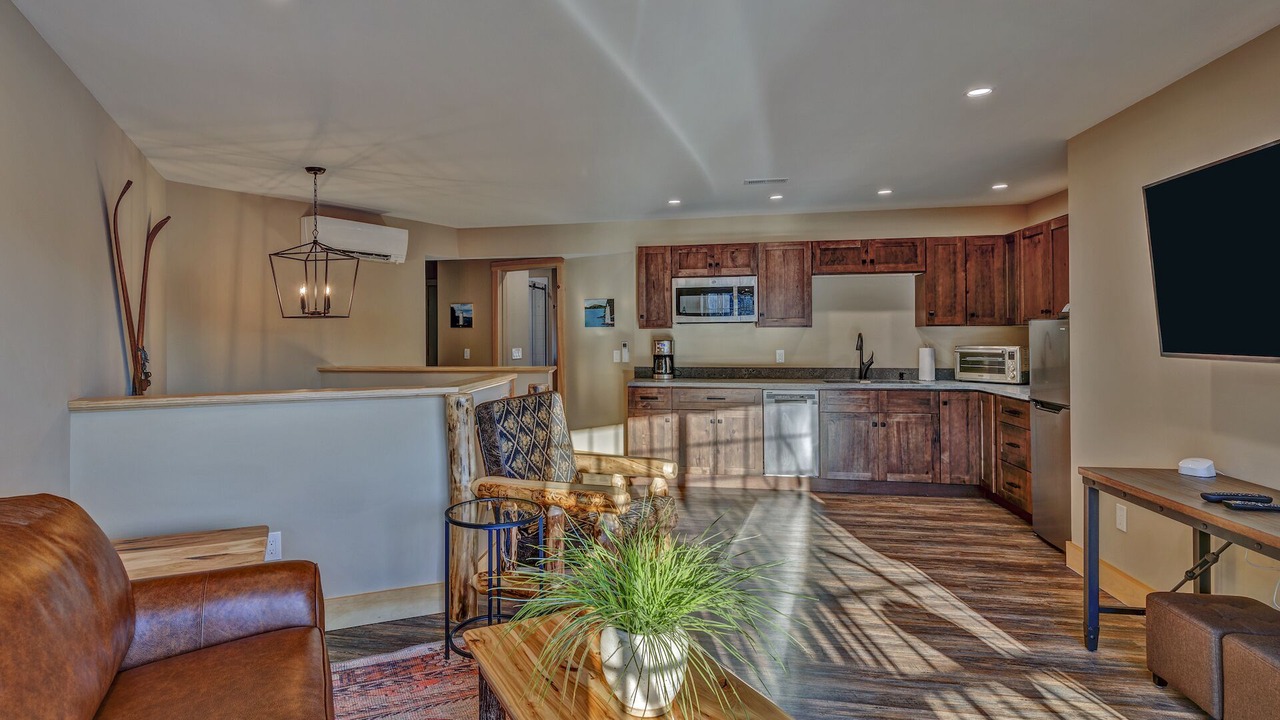 Photo of Livingroom in Sunapee