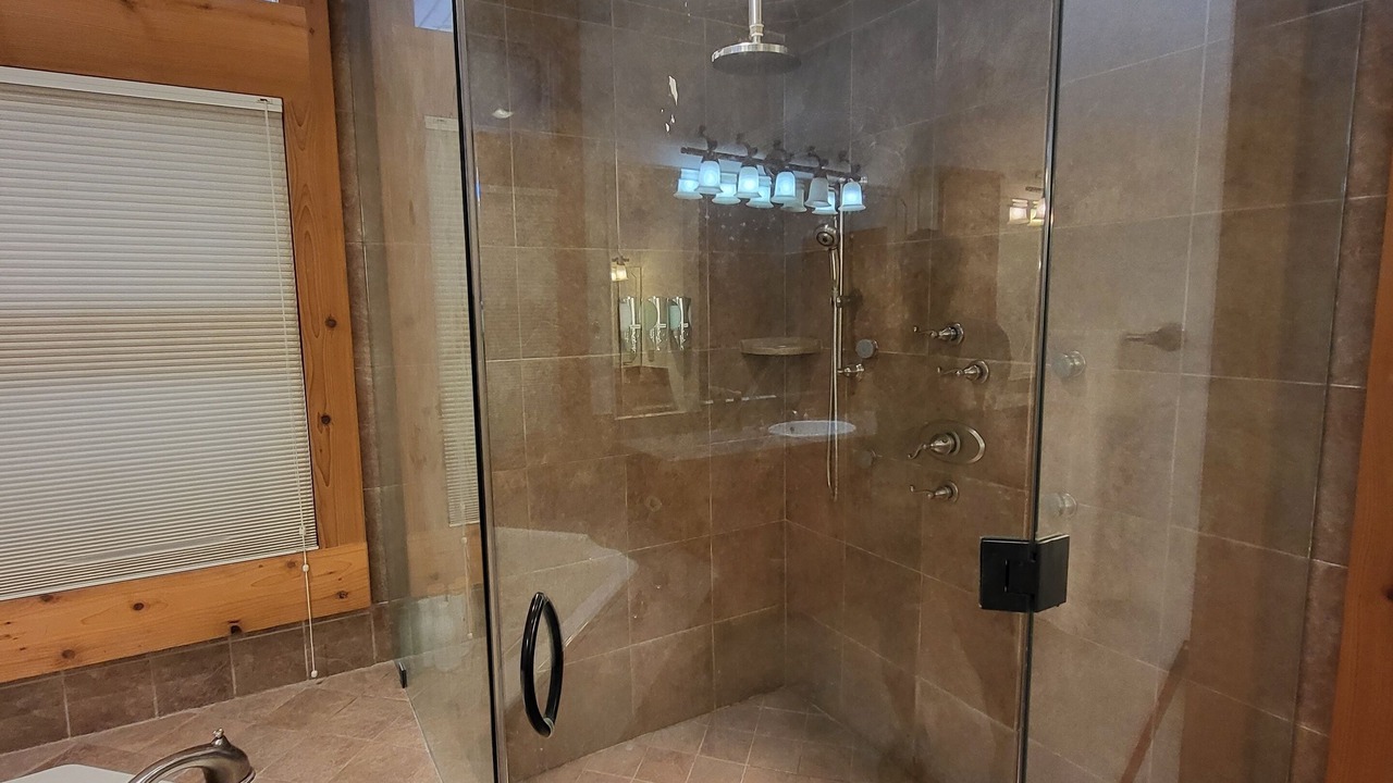Photo of Bathroom in Elmaton