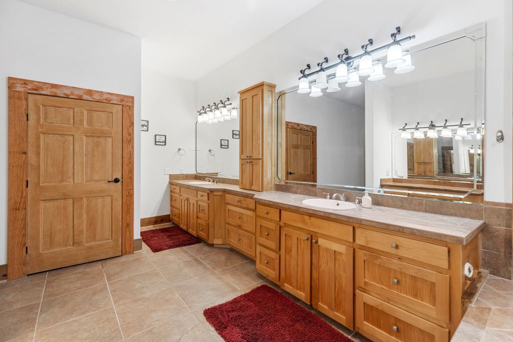 Photo of Bathroom in Elmaton