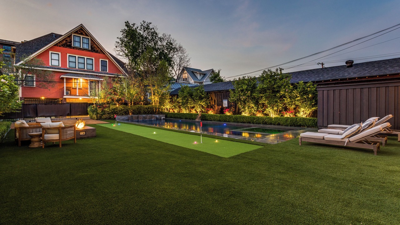 Photo of Outdoor in Uptown