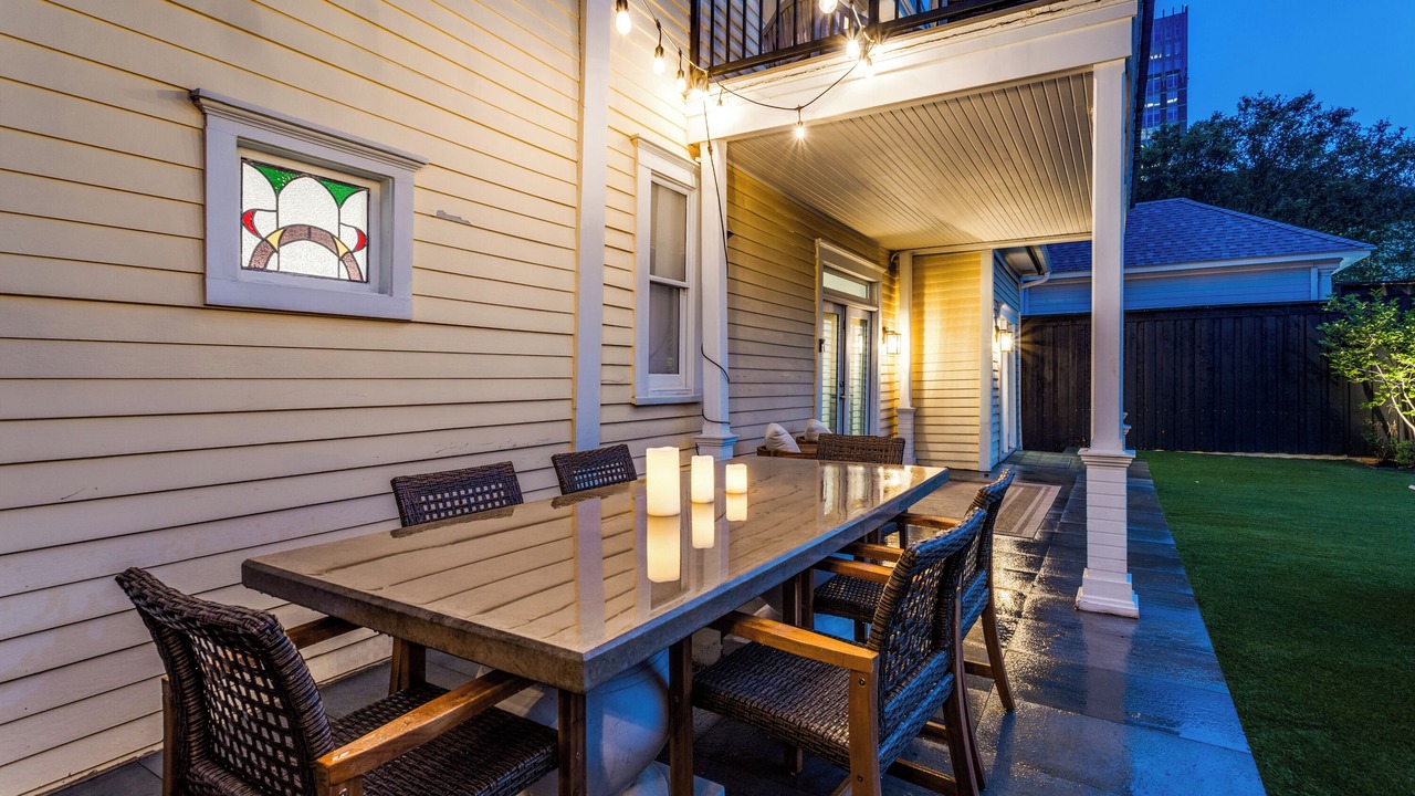Photo of Outdoor in Uptown