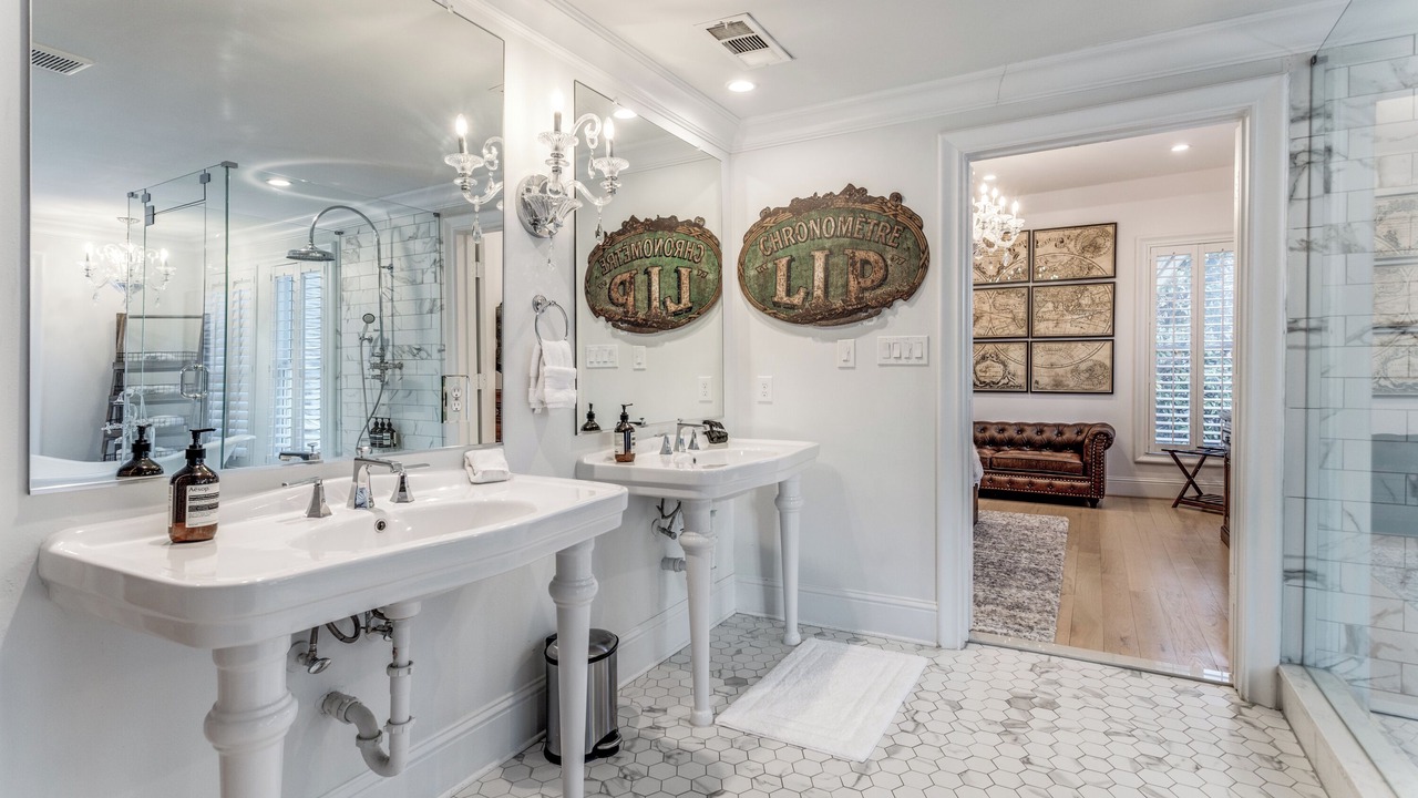 Photo of Bathroom in Uptown