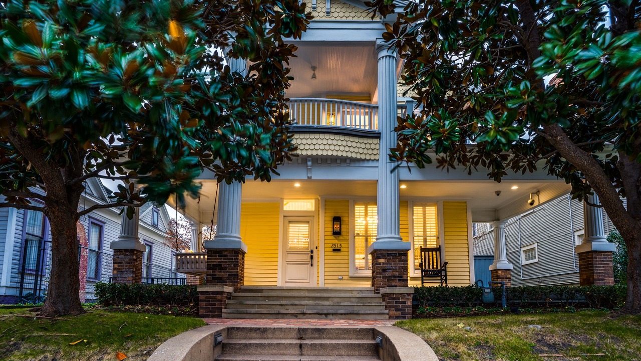 Photo of Outdoor in Uptown