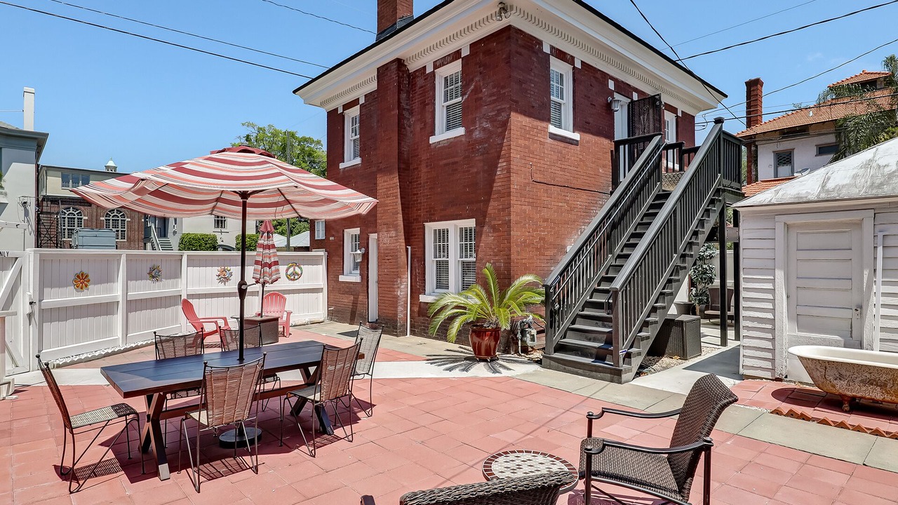 Photo of Outdoor in Thomas Square