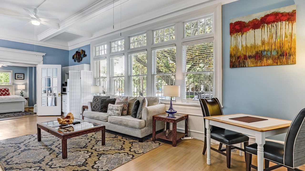 Photo of Livingroom in Thomas Square