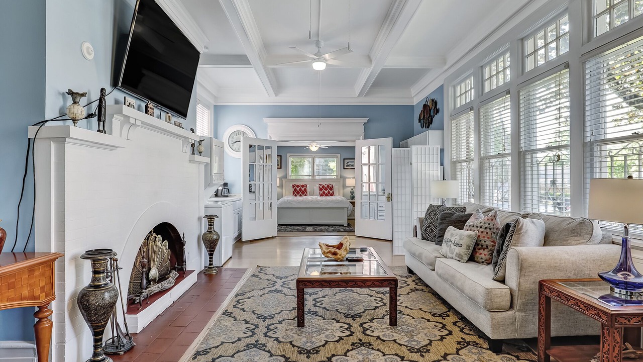 Photo of Livingroom in Thomas Square