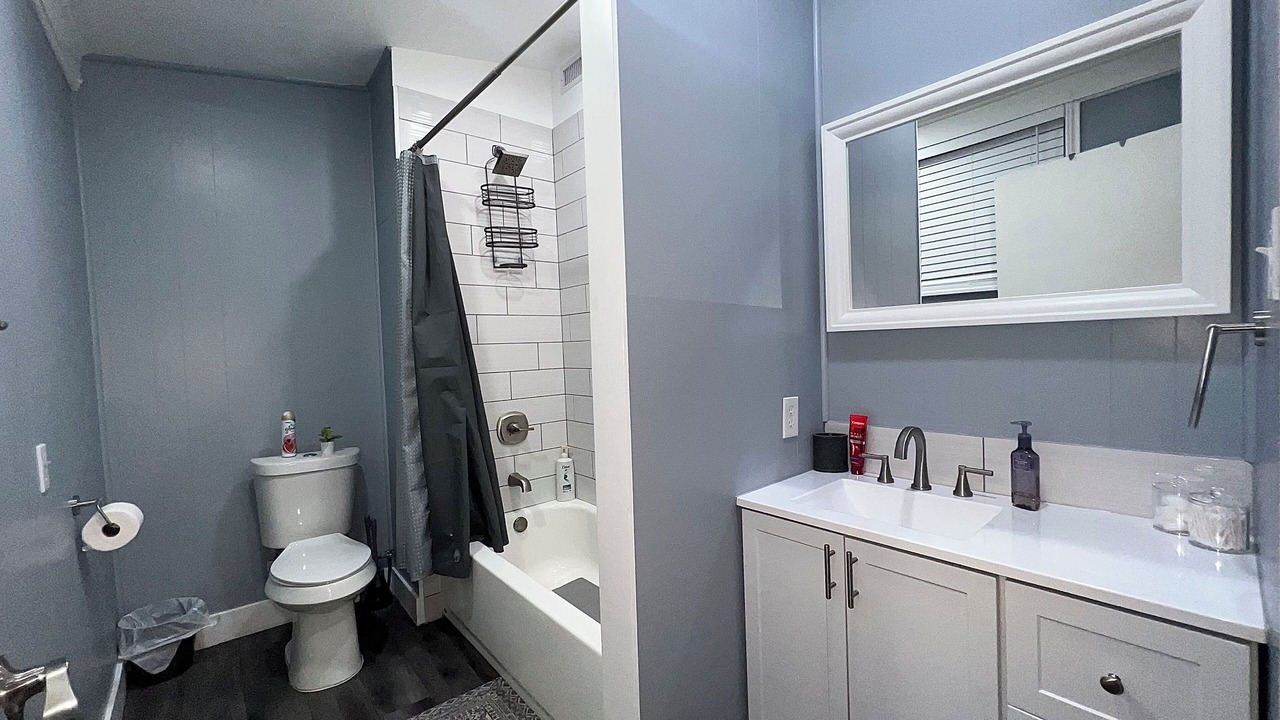 Photo of Bathroom in Historic Garderns