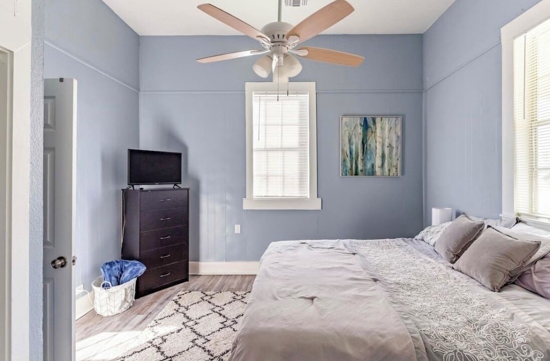 Photo of Bedroom in Historic Garderns