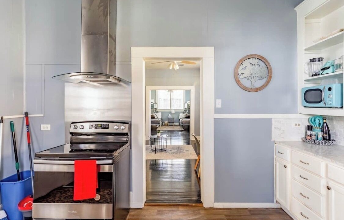 Photo of Kitchen in Historic Garderns