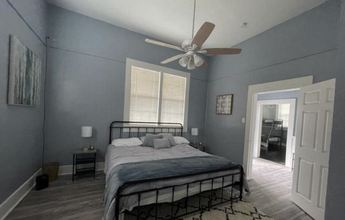 Photo of Bedroom in Historic Garderns