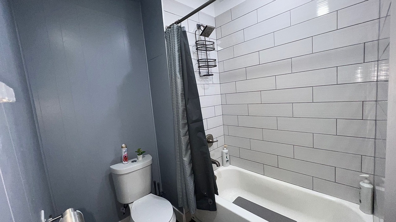 Photo of Bathroom in Historic Garderns
