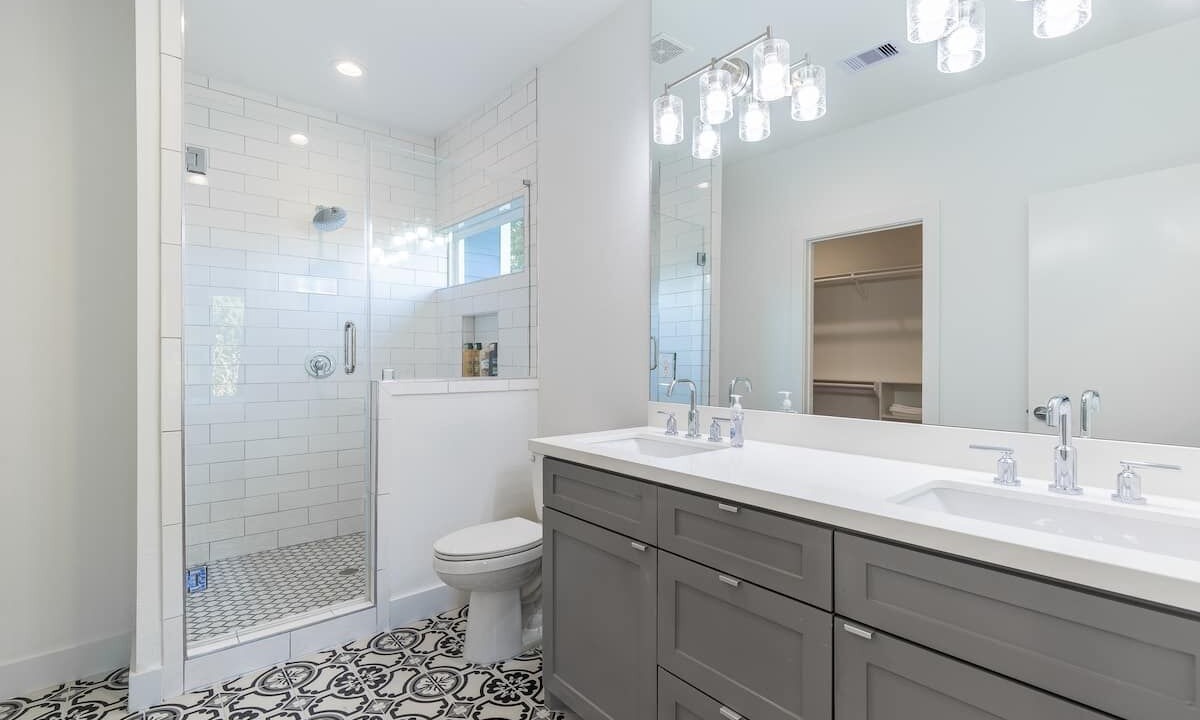 Photo of Bathroom in Lawndale/ Wayside