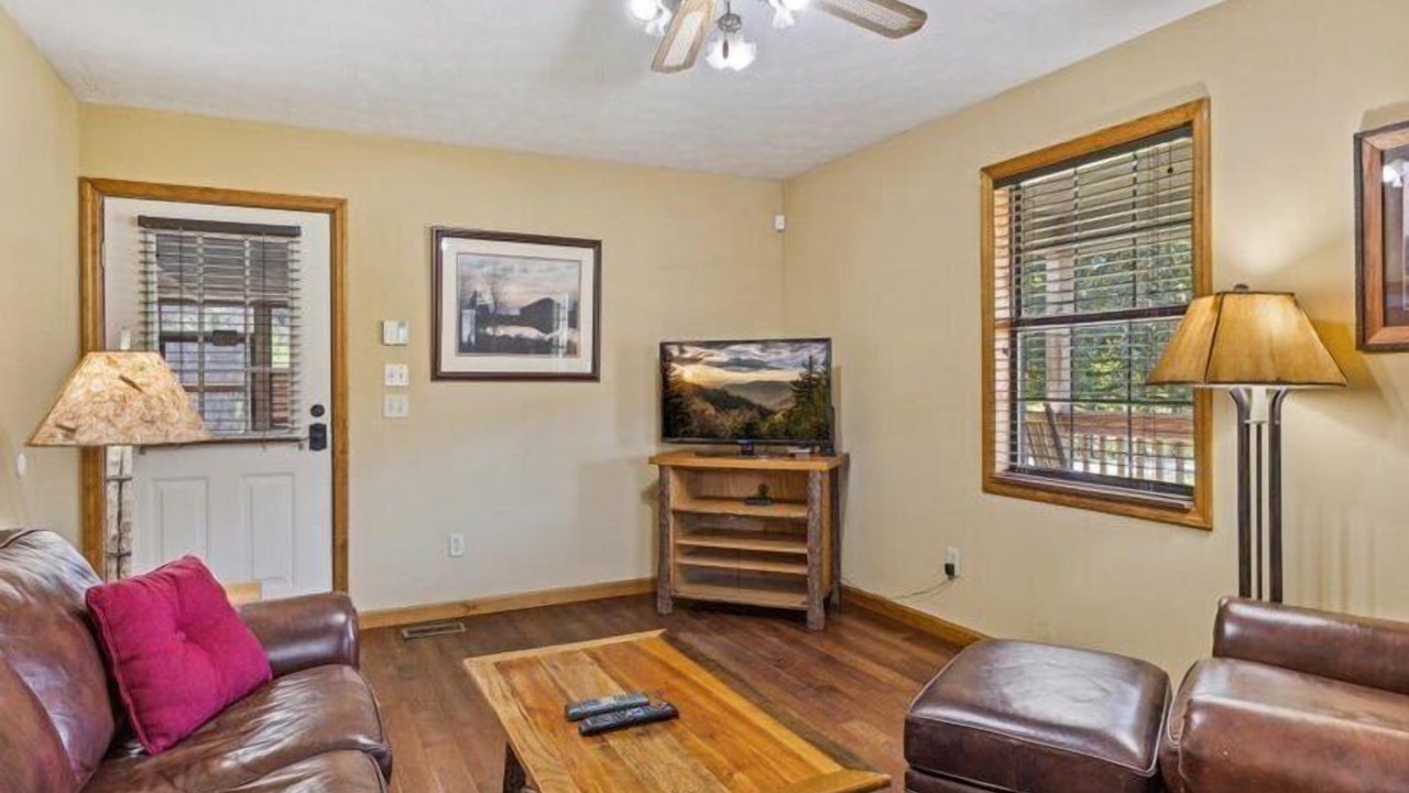 Photo of Livingroom in Pittman Center