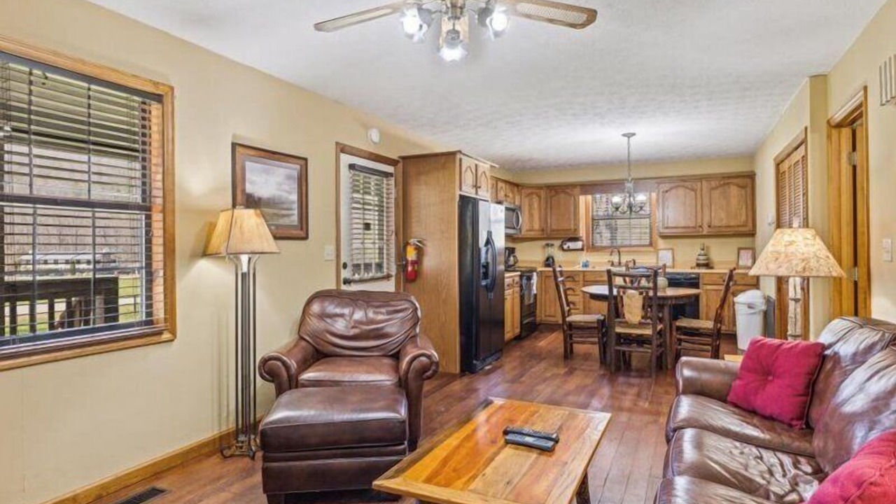 Photo of Livingroom in Pittman Center