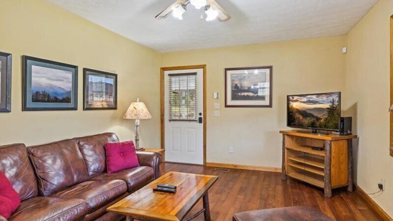 Photo of Livingroom in Pittman Center